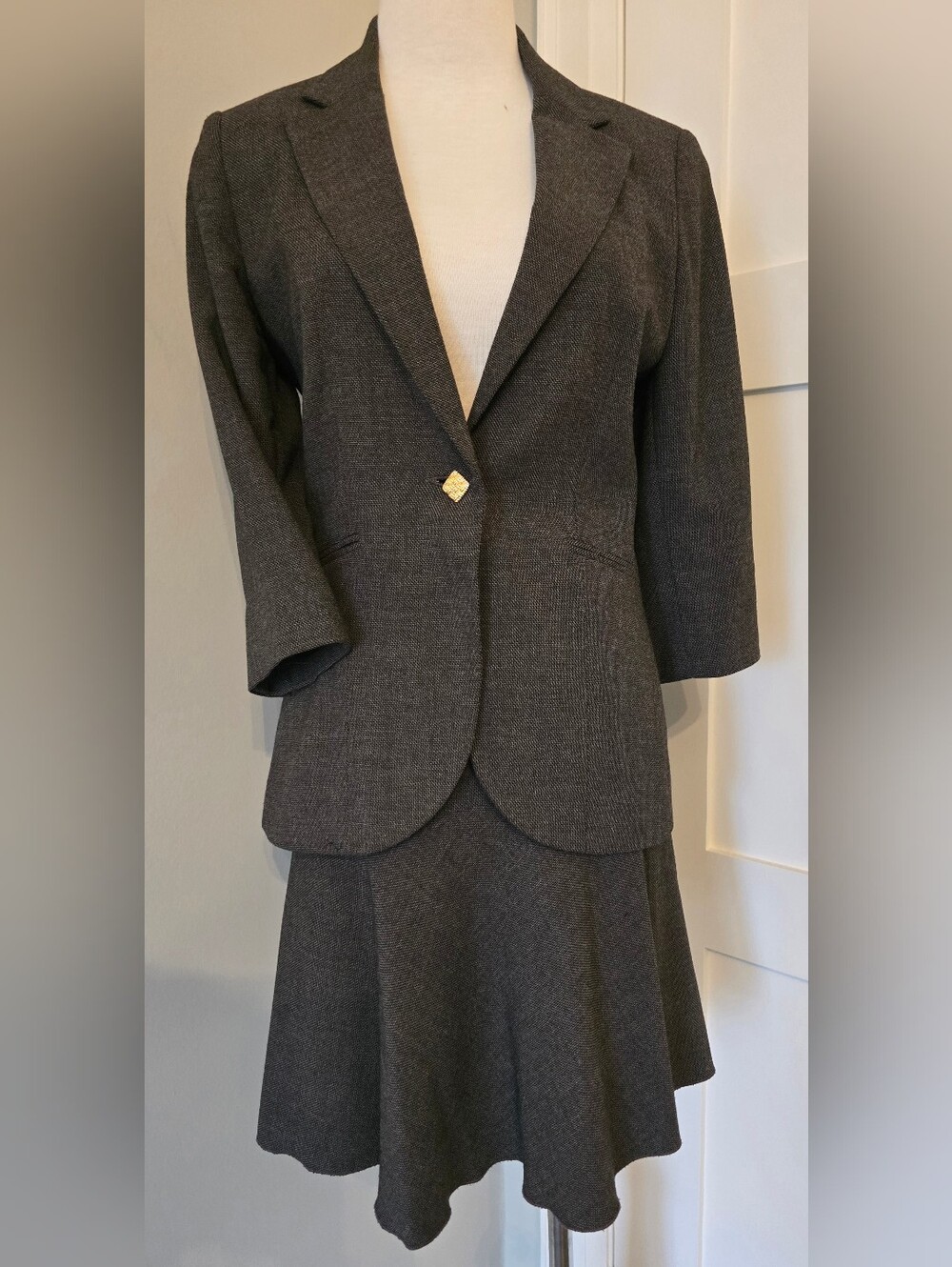 Teenflo Women’s Tailored Dark Brown Blazer Skirt Suit Set, size 2
